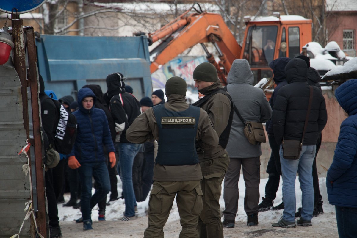 Дабы все это не переросло в конфликт, на место прибыли правоохранители Дабы все это не переросло в конфликт, на место прибыли правоохранители