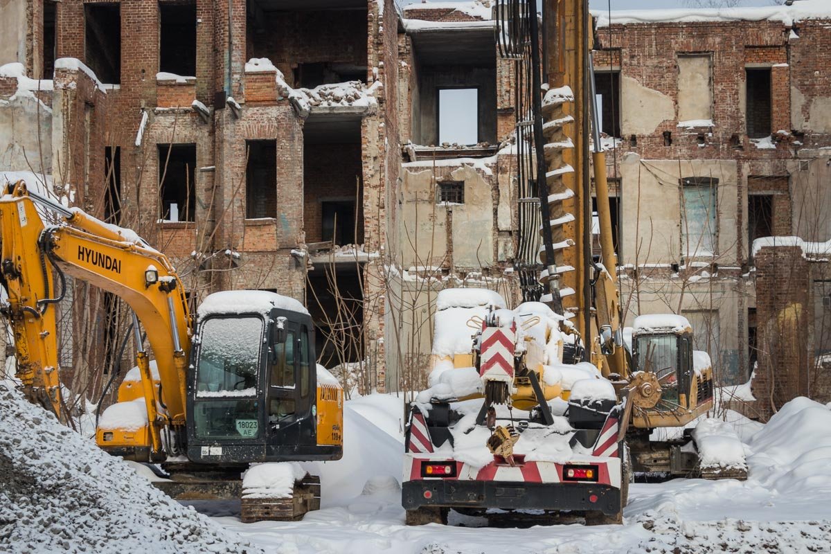В итоге всю строительную технику с территории убрали В итоге всю строительную технику с территории убрали