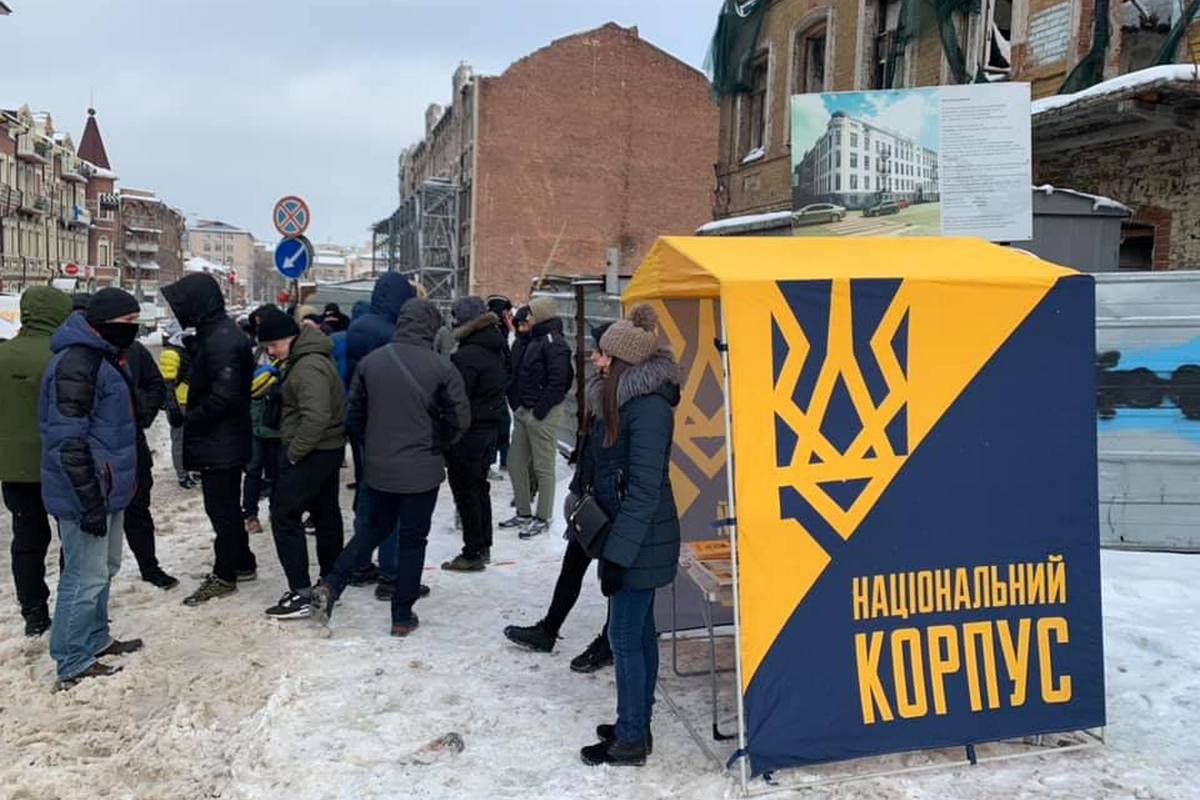 Активисты "Нацкорпуса" будут и дальше помогать в законном поле решать этот вопрос и выступать за развитие города Активисты "Нацкорпуса" будут и дальше помогать в законном поле решать этот вопрос и выступать за развитие города