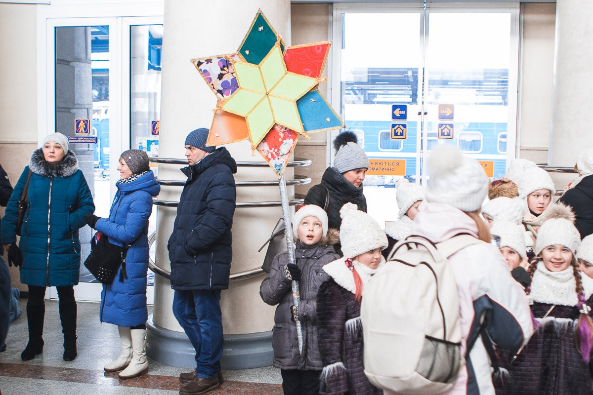 - Мне разрешили держать эту штуку! В школе все обзавидуются! 