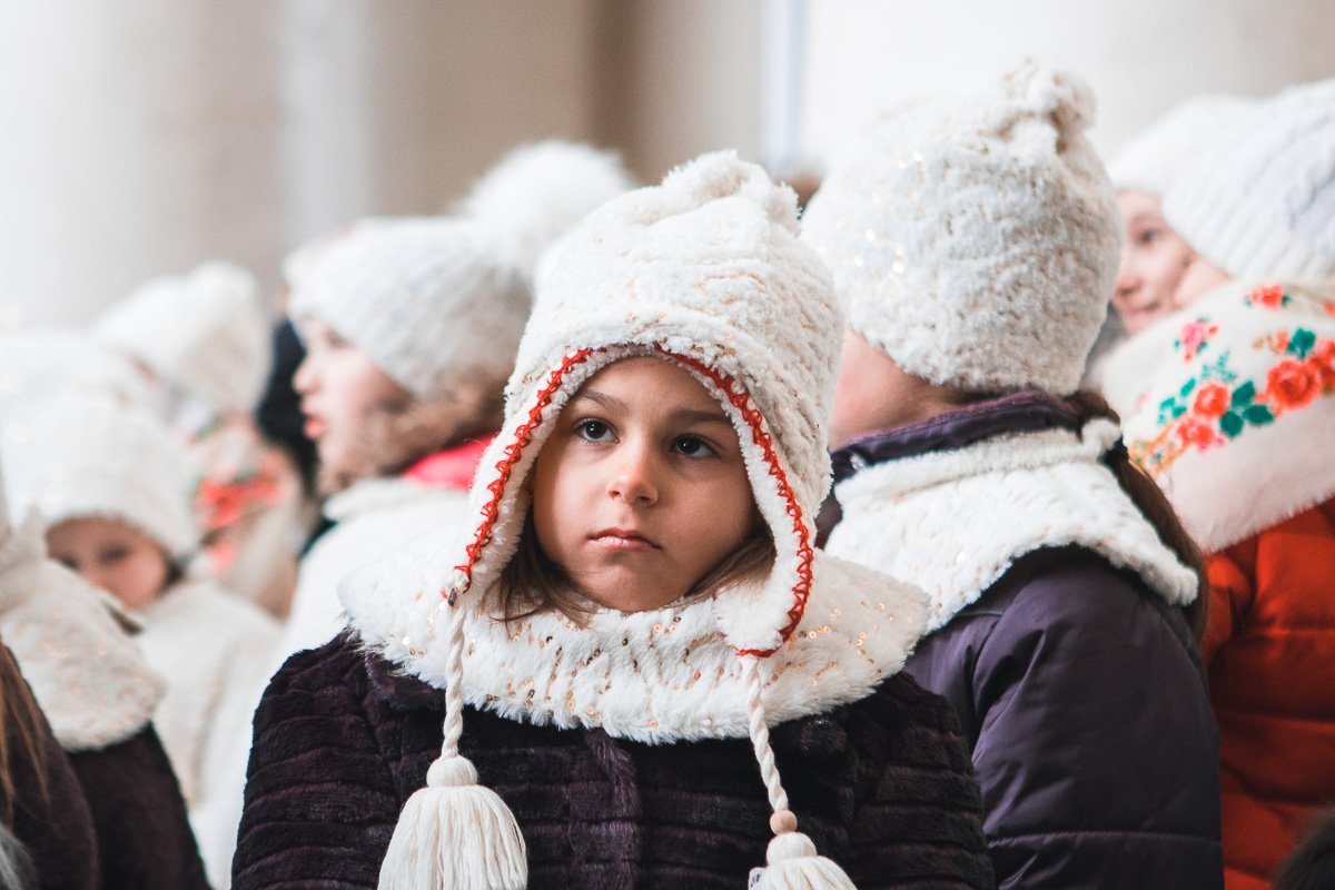 - Коллеги, соберитесь. Нам предстоит выступление, а вы тут смеетесь, чай пьете. 