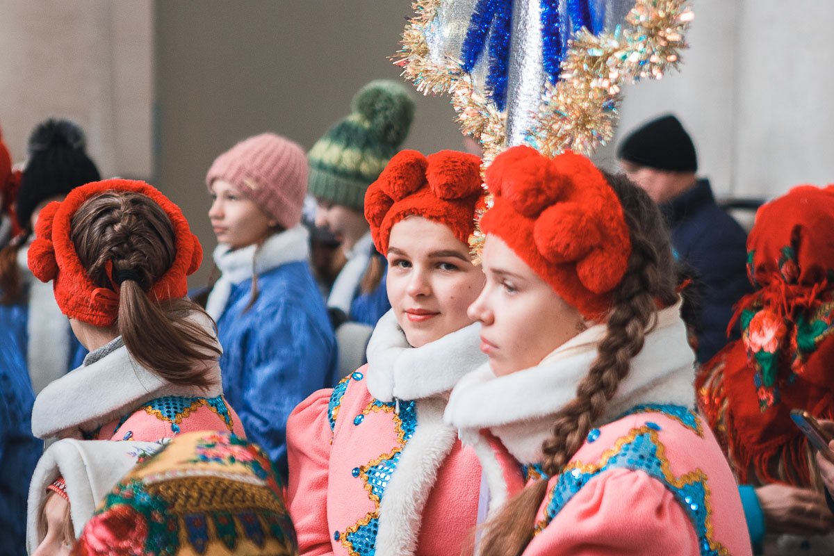 Актеры подобрали красивые костюмы