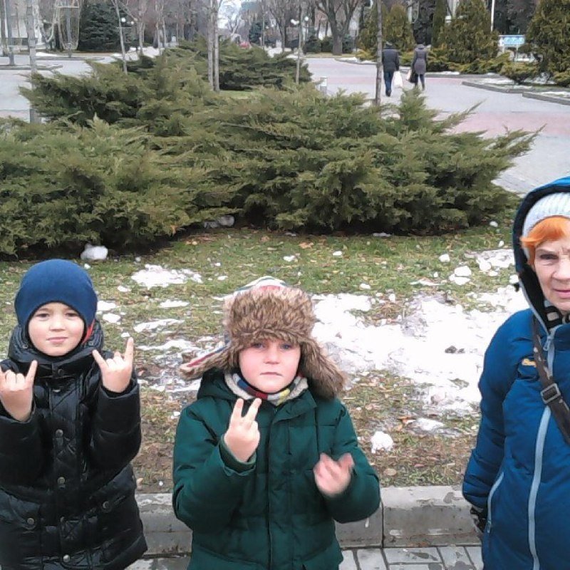 Внуки приобщают бабушку к новшествам 