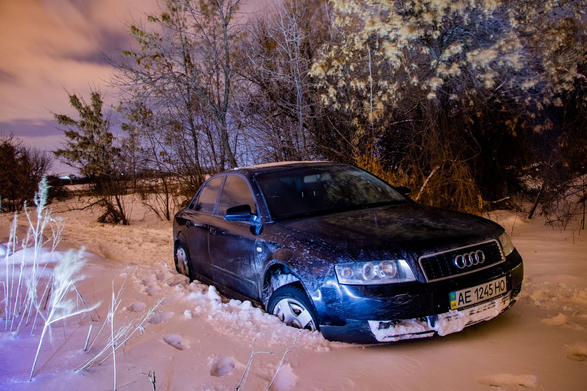 В Днепре мужчина на Audi уходил от погони и вылетел на поле В Днепре мужчина на Audi уходил от погони и вылетел на поле