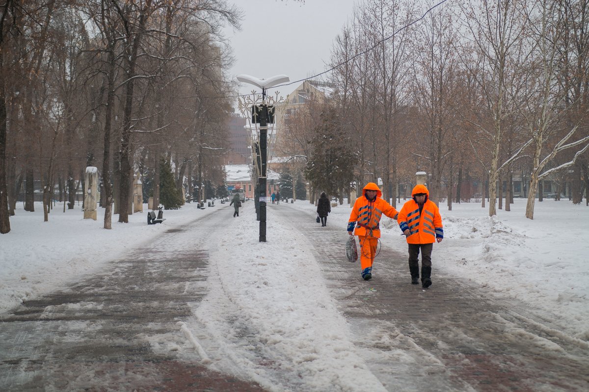 В сквере Героев уже начали демонтаж  В сквере Героев уже начали демонтаж
