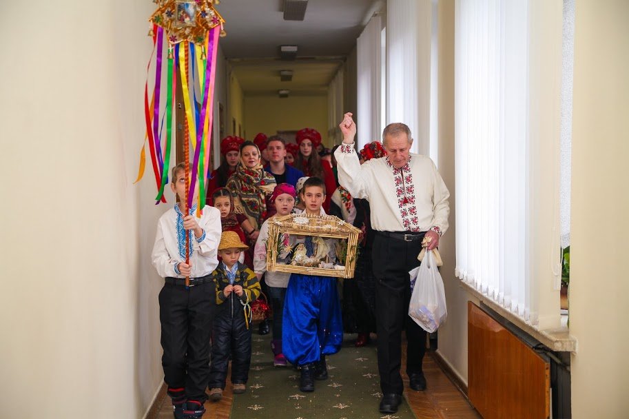 В стенах облгосадминистрации звучат украинские народные песни В стенах облгосадминистрации звучат украинские народные песни