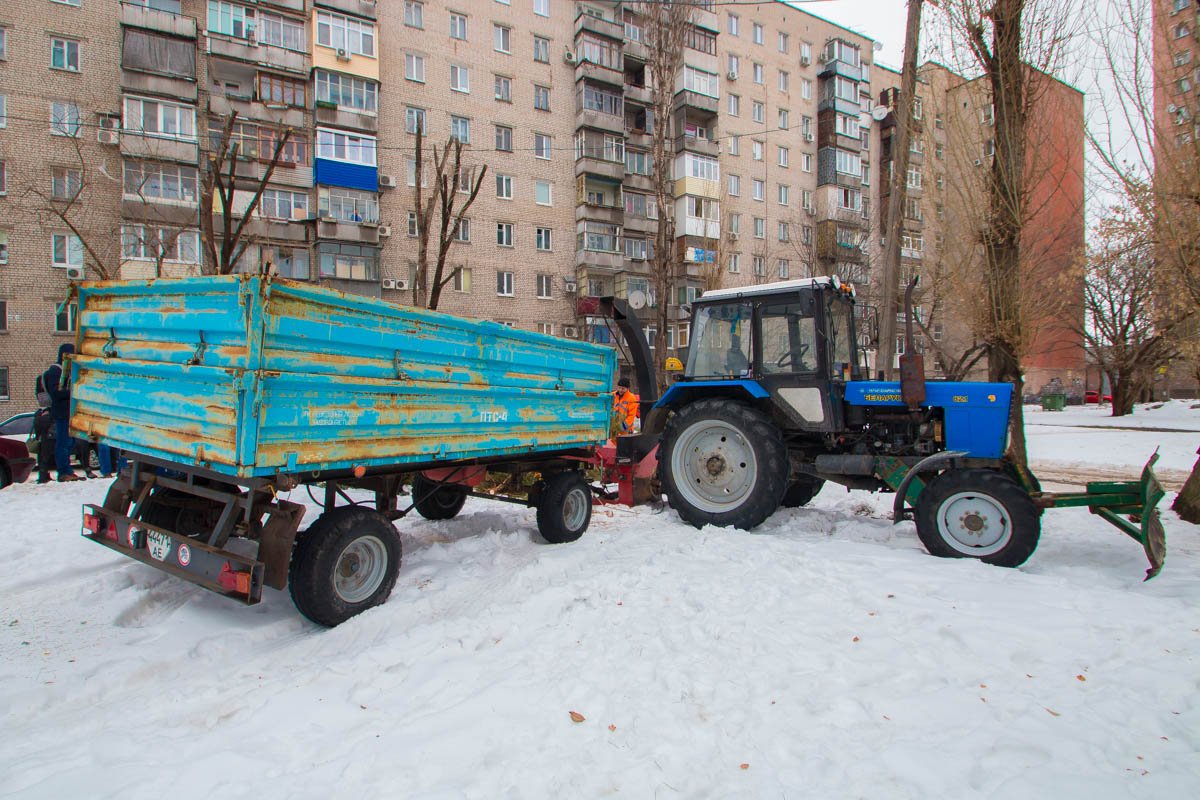 Адресов около 35, однако специально предназначенных для утилизации елок машин всего 8
