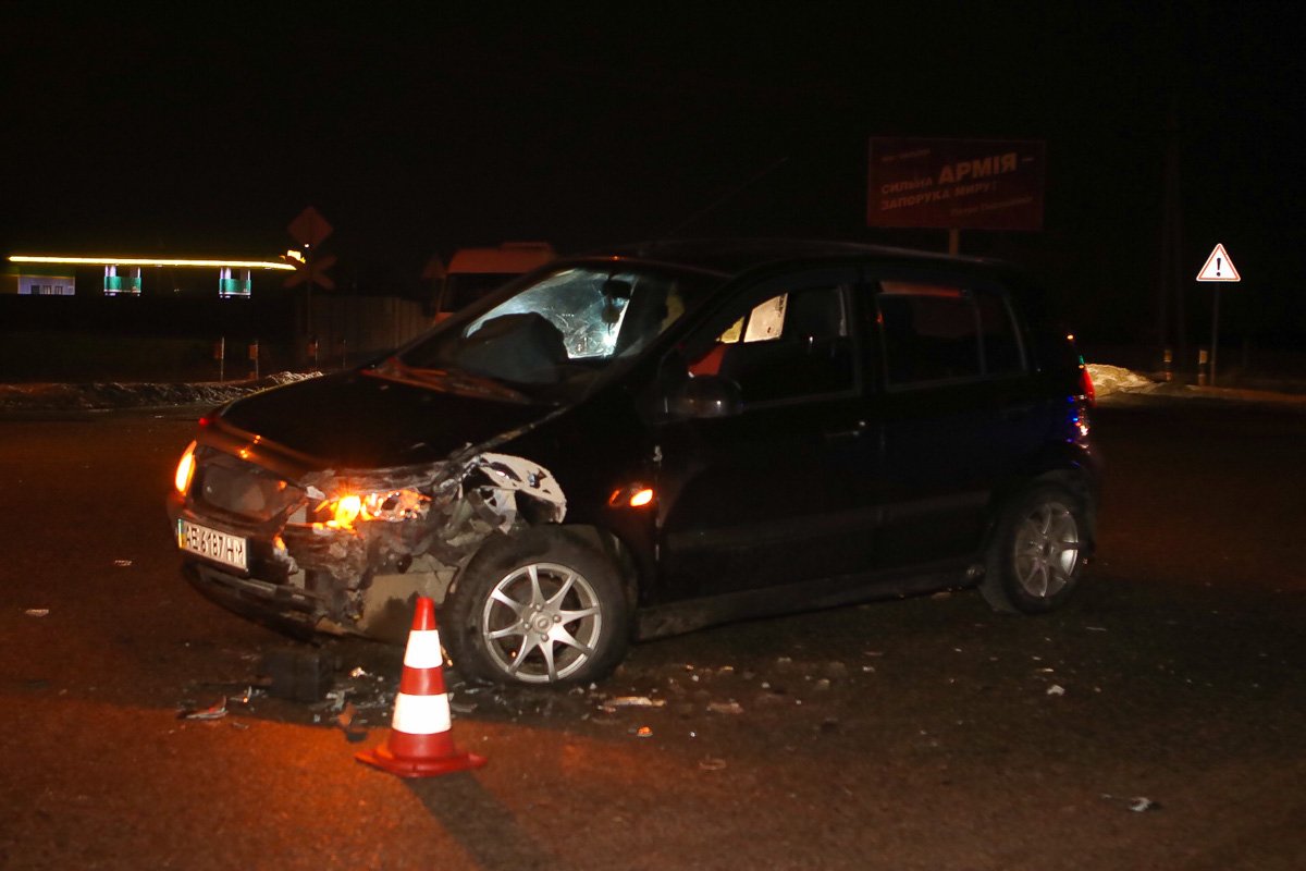 Поворачивая налево, водитель хэтчбека не уступил дорогу универсалу