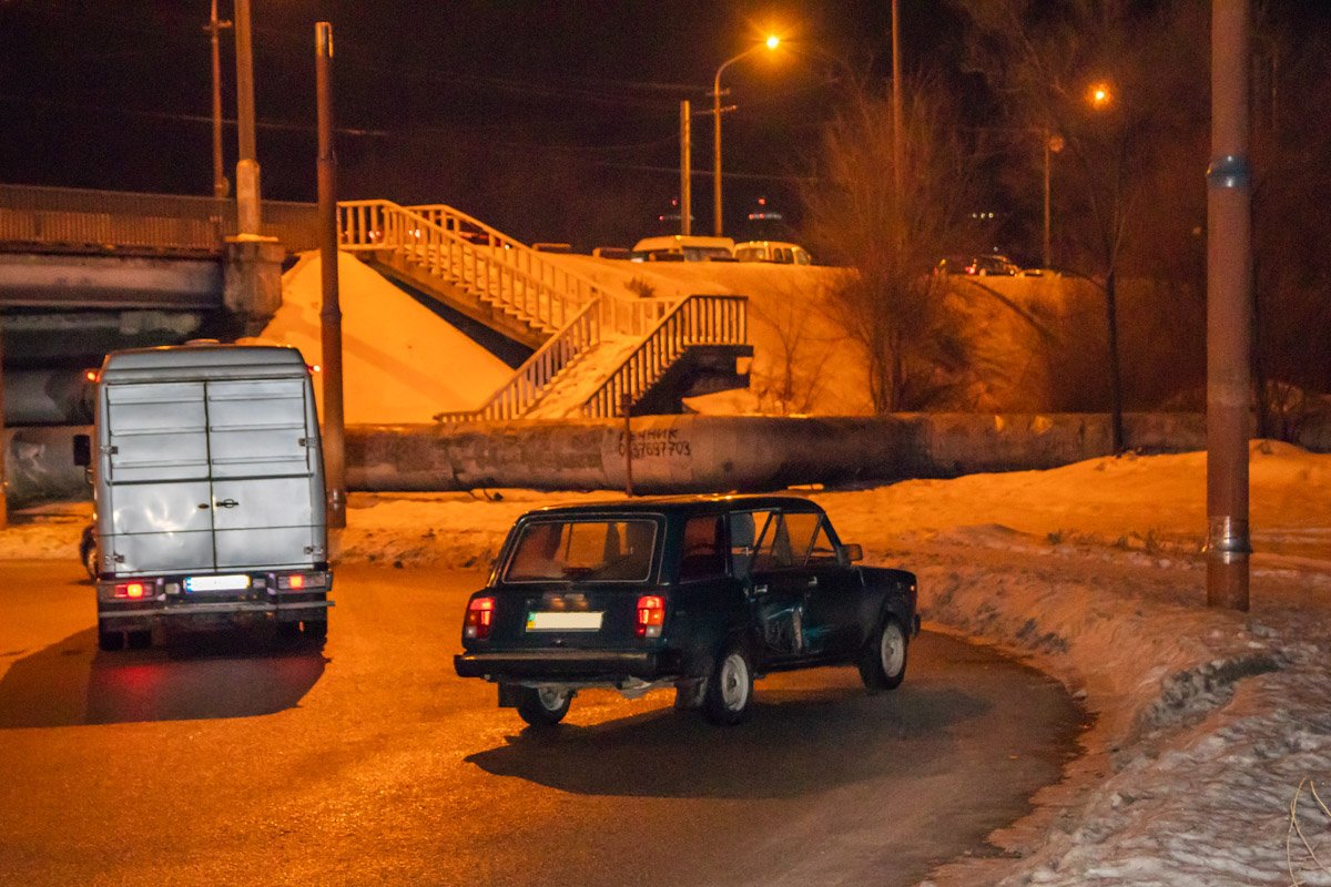 Renault не заметил "Жигули", когда перестраивался в другую полосу