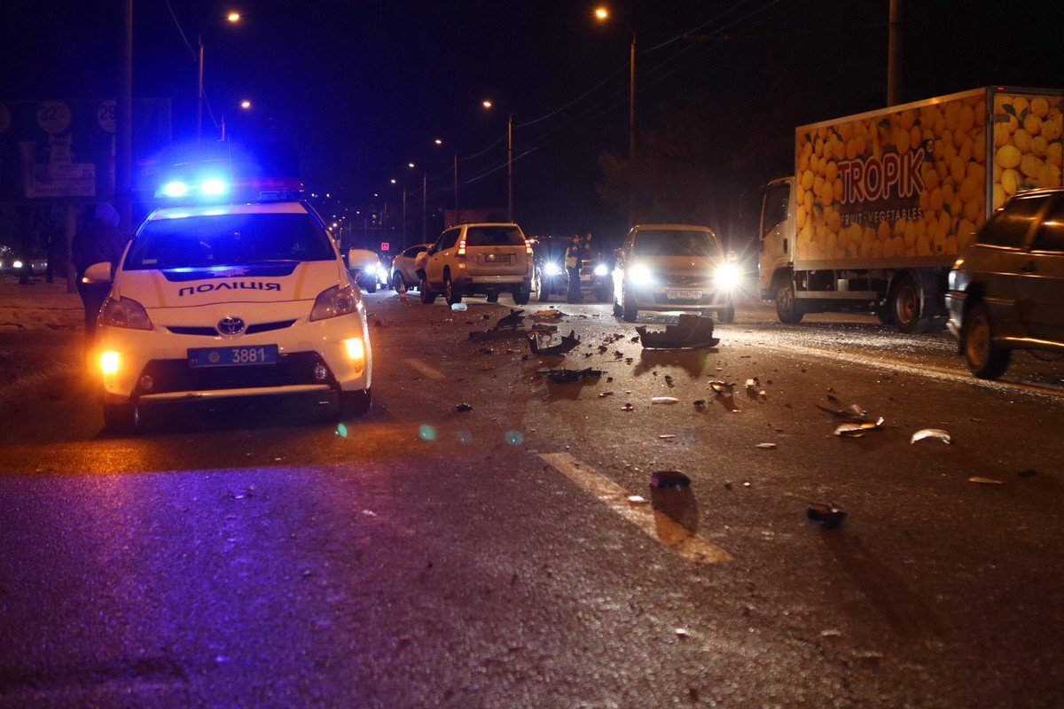 Образовалась огромная пробка, поэтому, по возможности, объезжайте