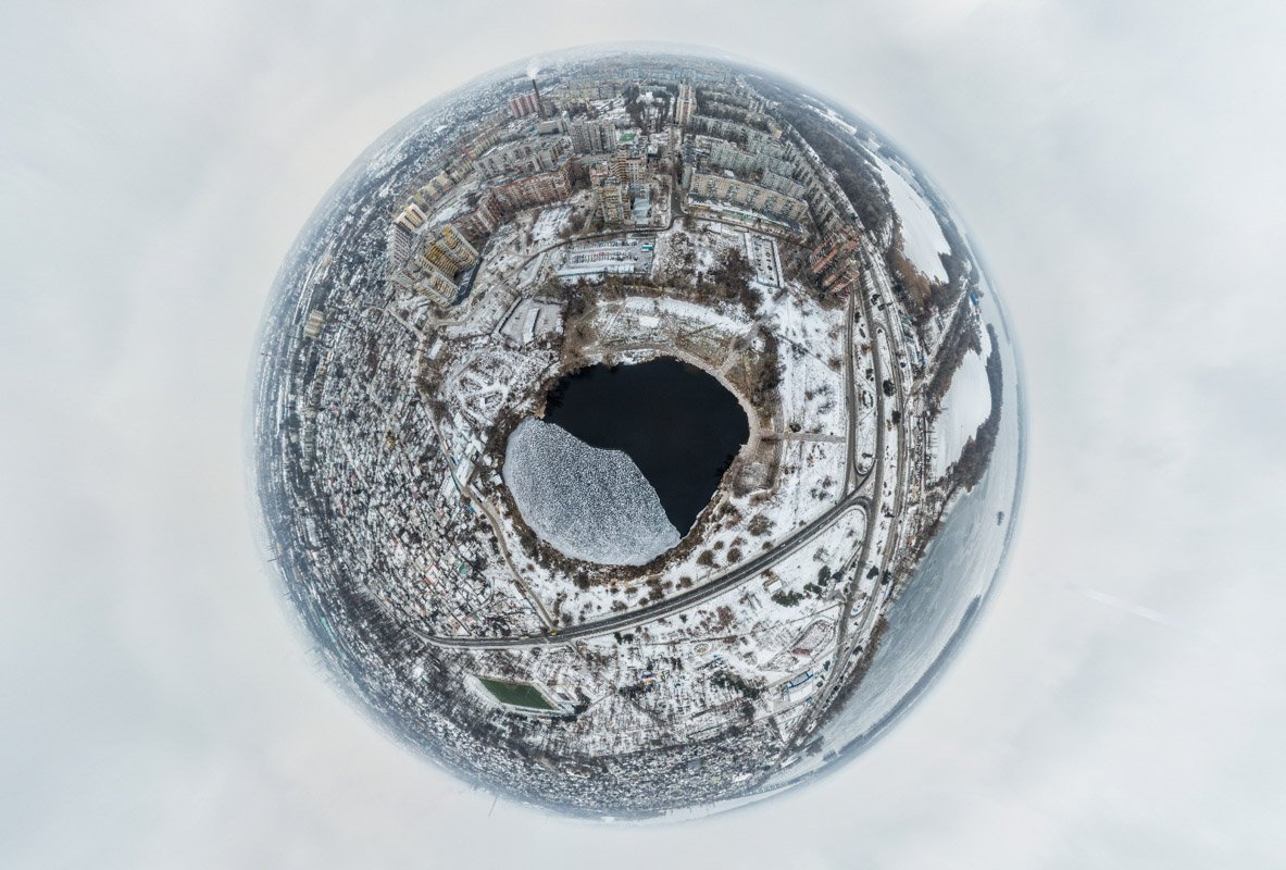 Рукотворный Инь и ян на ж/м Красный камень Рукотворный Инь и ян на ж/м Красный камень