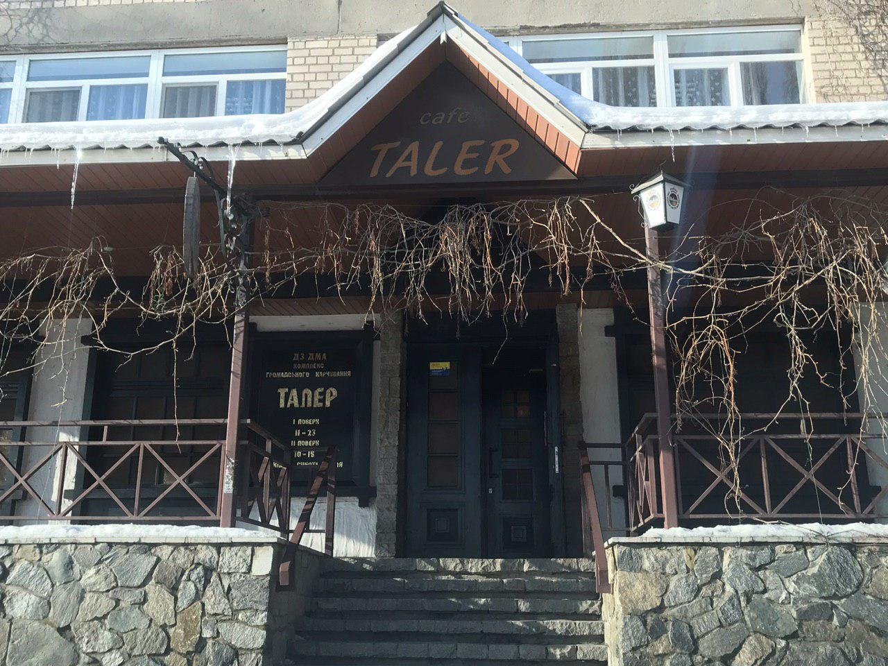 «Наливайка» в вузе: на территории Днепропетровской медакадемии без лицензии и оформления аренды работает заведение общепита, в котором продают алкоголь 1