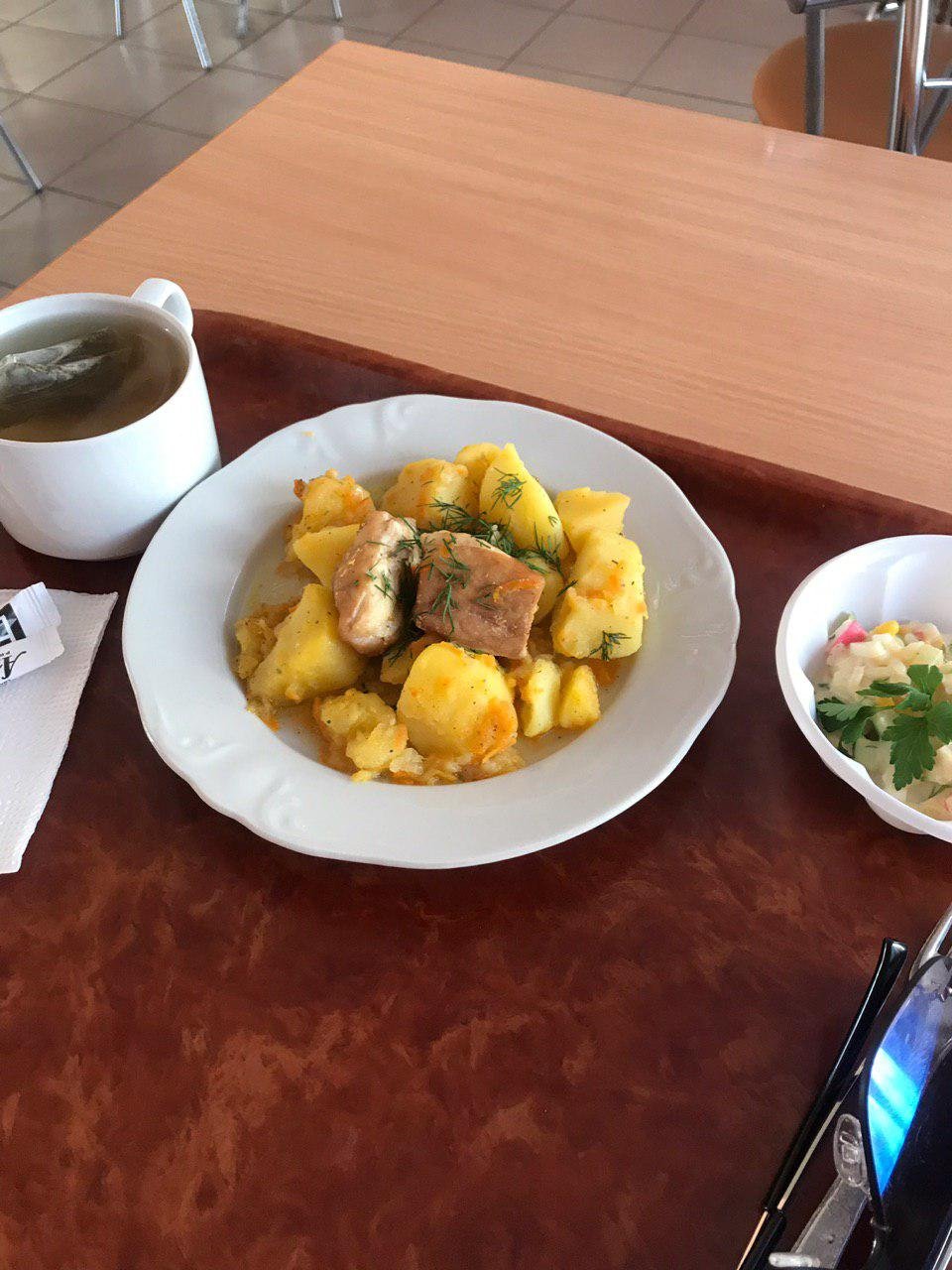 «Наливайка» в вузе: на территории Днепропетровской медакадемии без лицензии и оформления аренды работает заведение общепита, в котором продают алкоголь 6