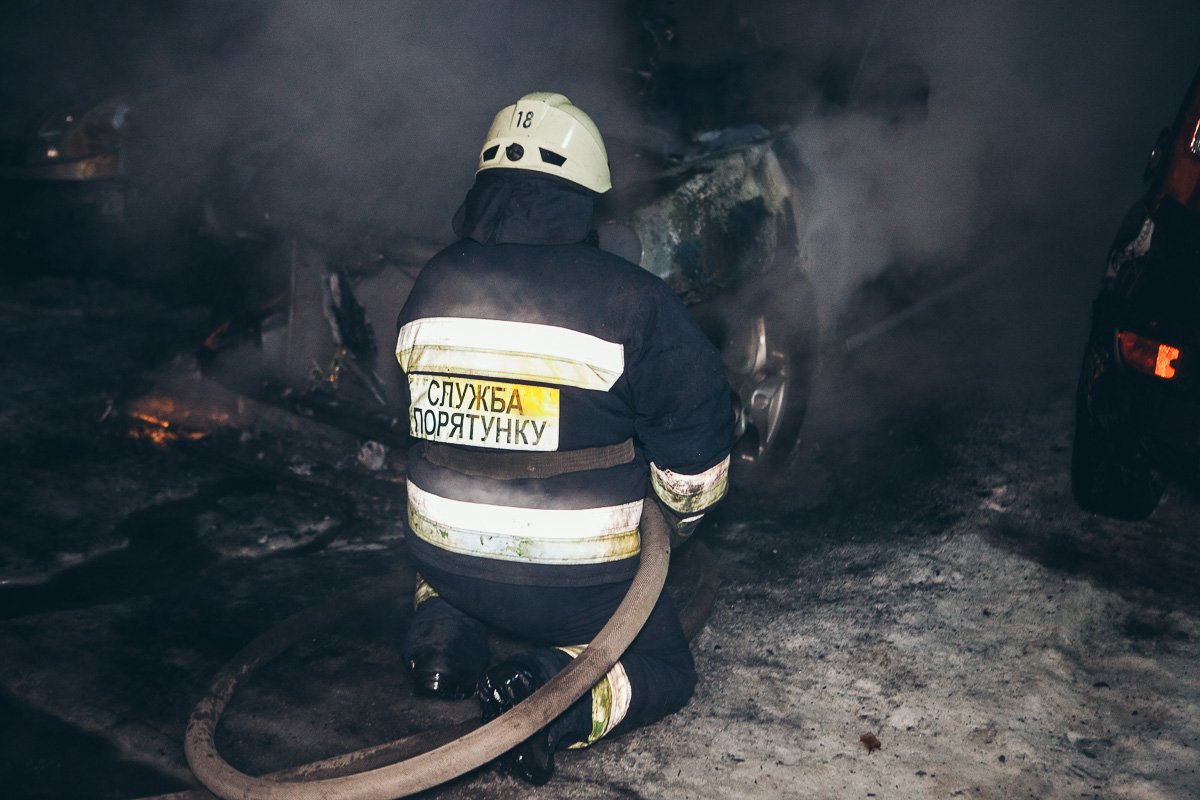 На место прибыло несколько экипажей патрульной полиции, а также две бригады спасателей