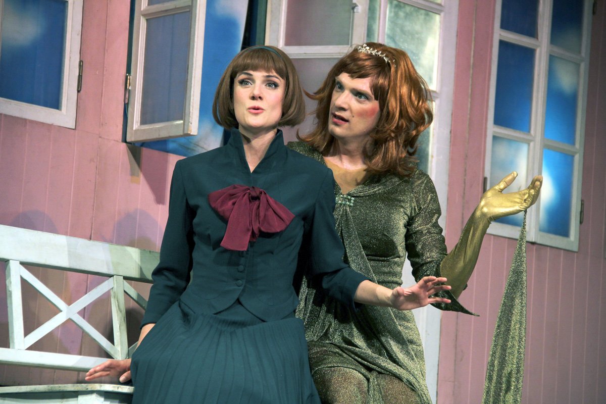 События развиваются в лучших традициях комедии События развиваются в лучших традициях комедии