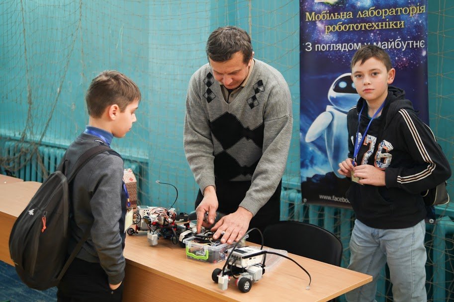 В Днепре впервые состоялся областной этап Международных соревнований по робототрафику 2