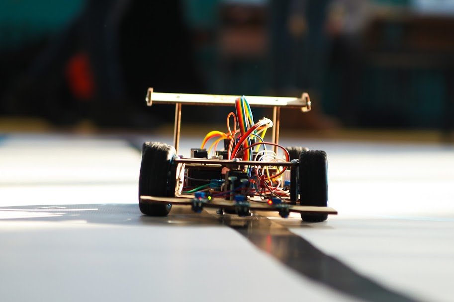 В Днепре впервые состоялся областной этап Международных соревнований по робототрафику 4