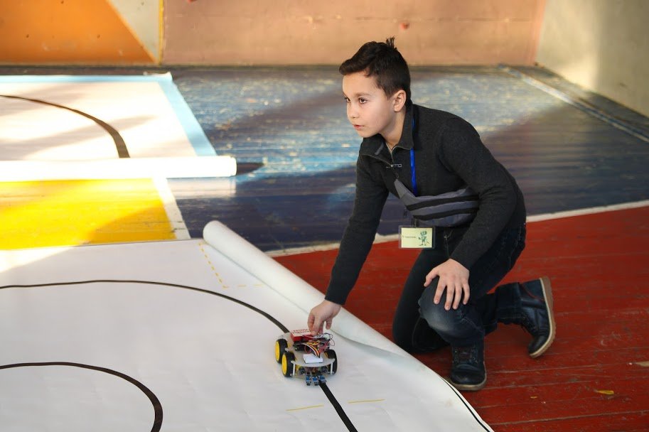 В Днепре впервые состоялся областной этап Международных соревнований по робототрафику 5