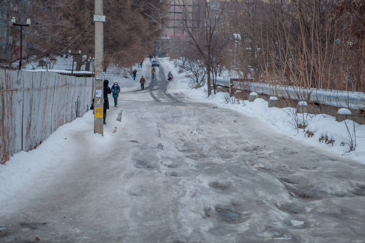 Дорога претворяется пупырчатой пленкой Дорога претворяется пупырчатой пленкой