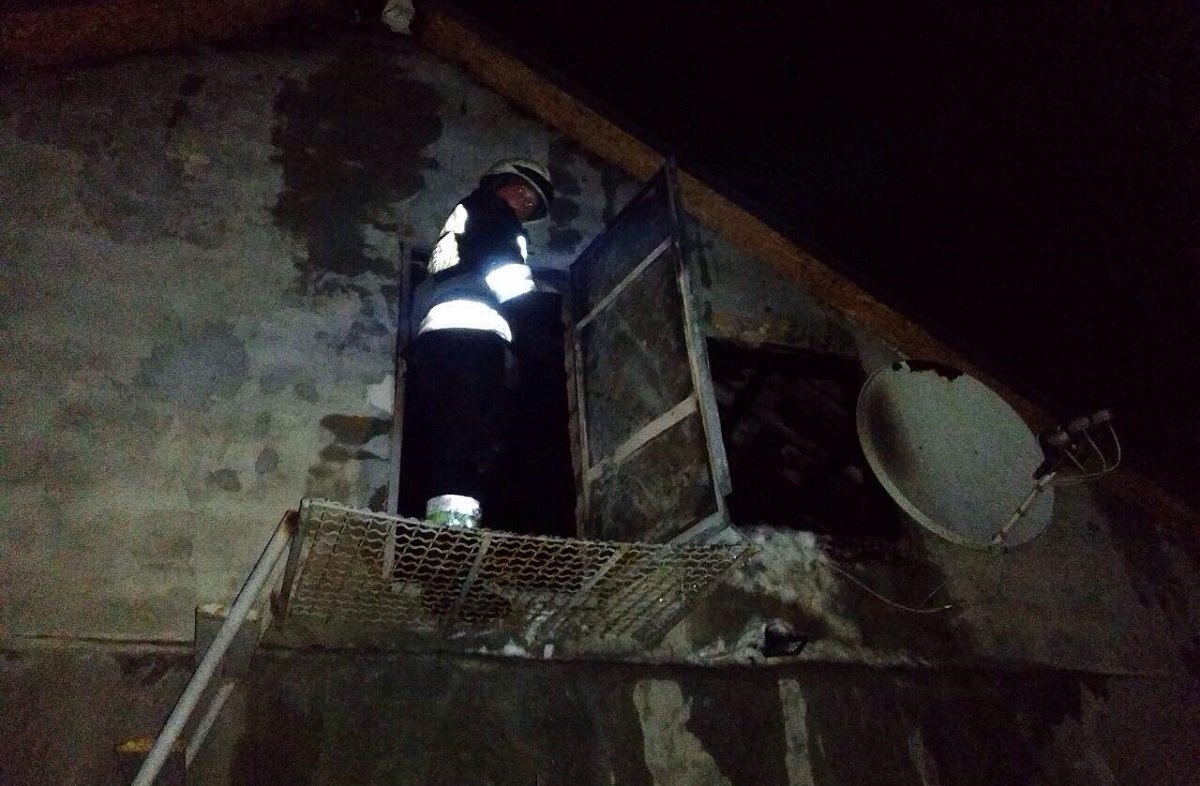 В Днепровском районе спасатели ликвидировали пожар в дачном доме В Днепровском районе спасатели ликвидировали пожар в дачном доме