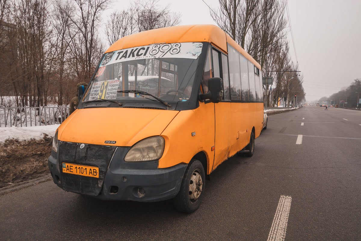 Мужчине стало плохо в маршрутке Мужчине стало плохо в маршрутке