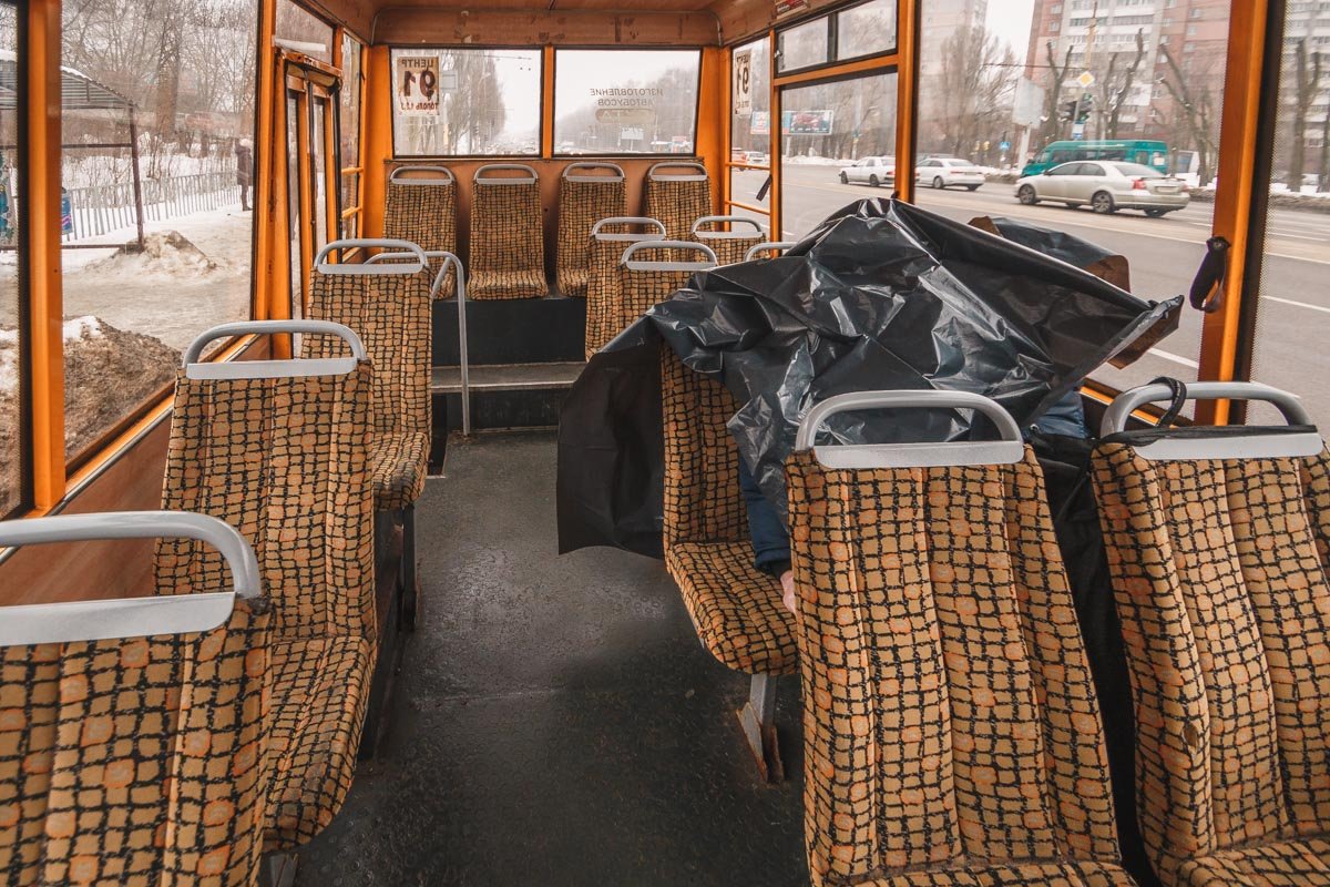 Ему пытались оказать помощь Ему пытались оказать помощь