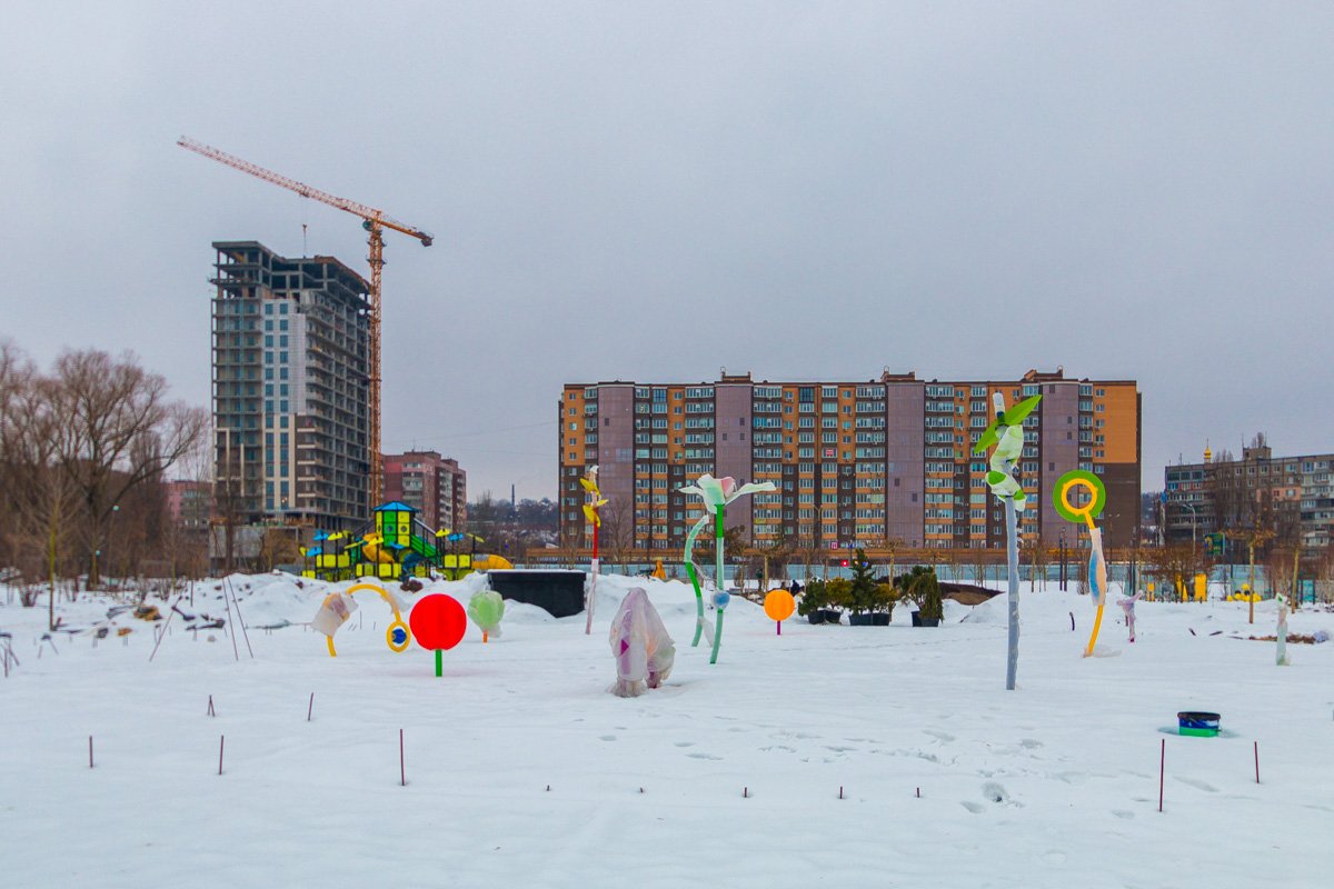 В сквере уже установили освещение