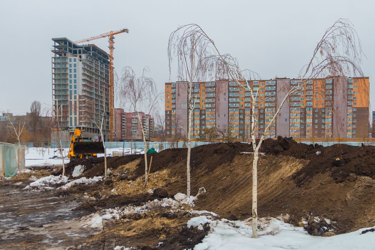 Несмотря на погоду, работа идет полным ходом