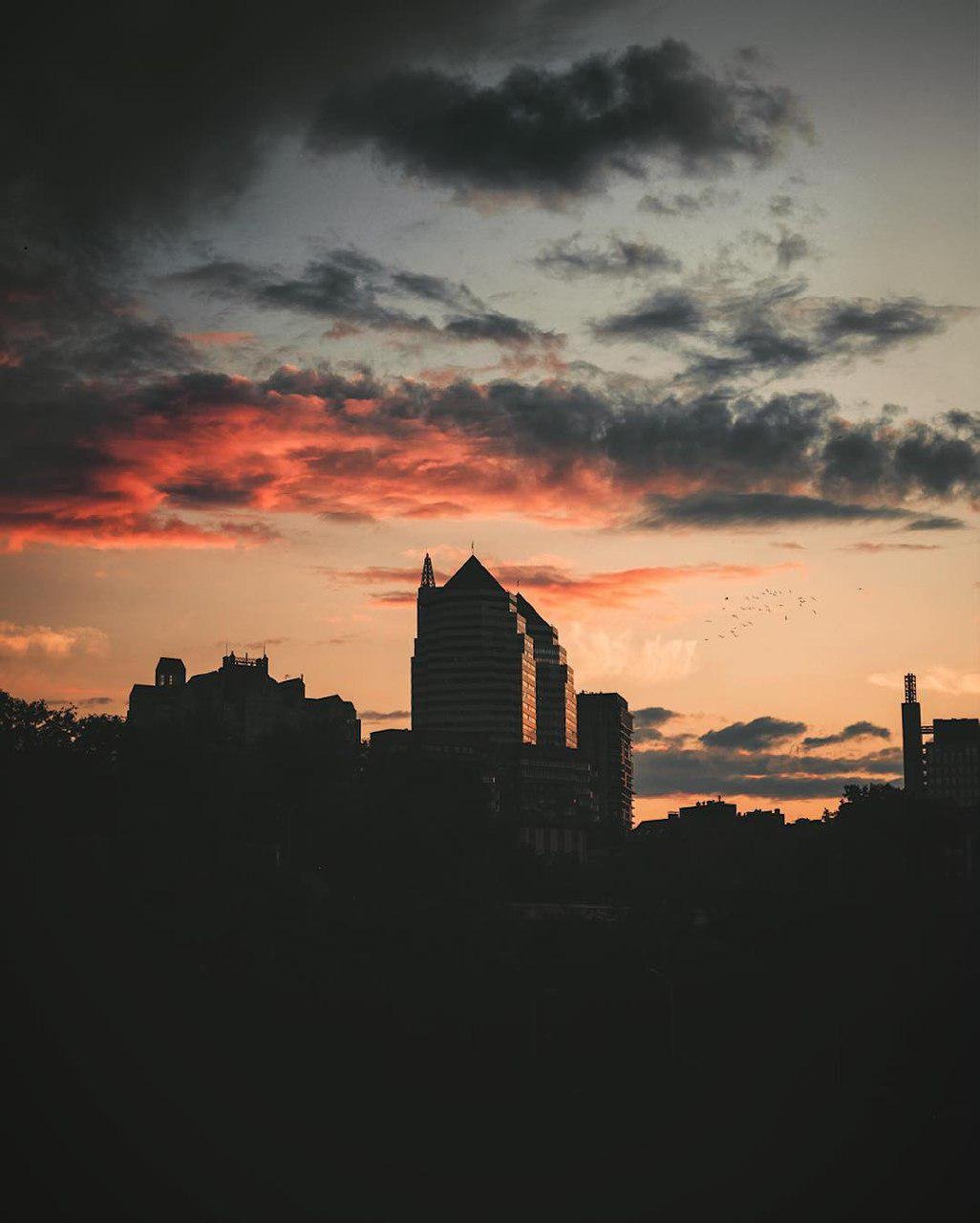 Кто там говорил, что самые красивые закаты летом? Чушь. Фото: artemlazarev_ph