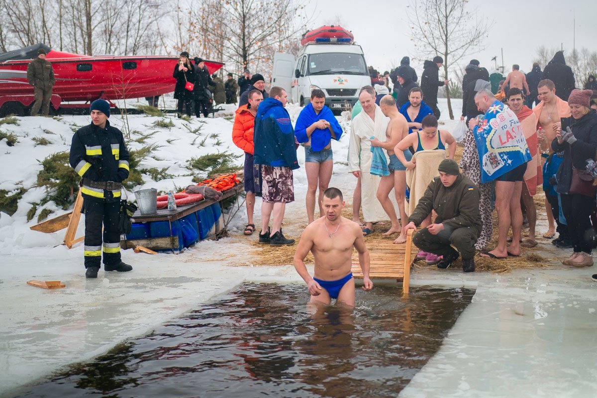 ***играет саундтрек фильма "Терминатор"***