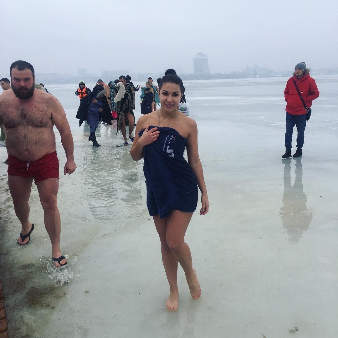 Улыбаться в мороз не просто, но Insta требует