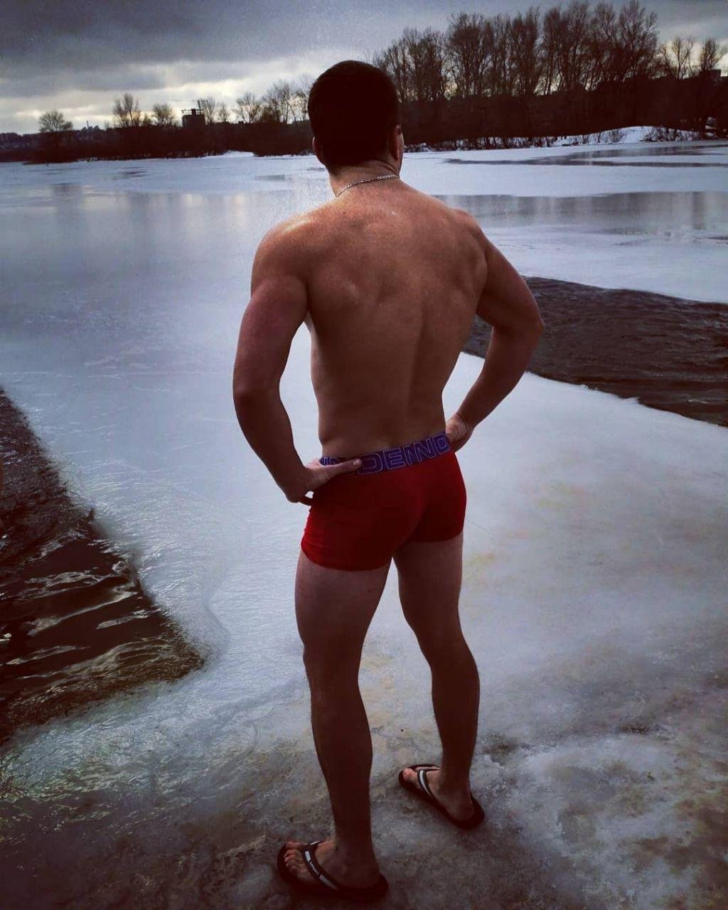 Красивой фигурой похвастались не только девушки