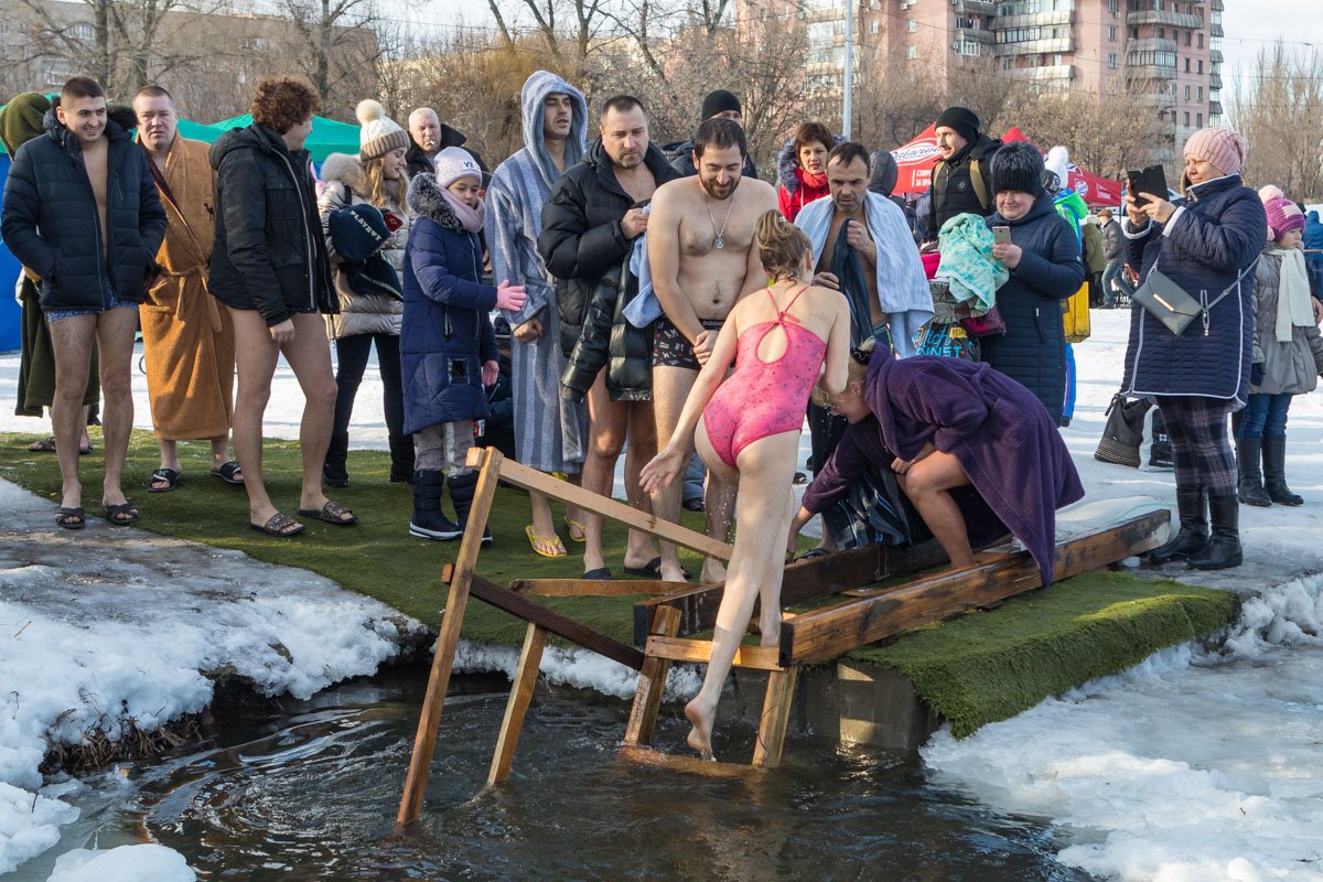 Наприседала