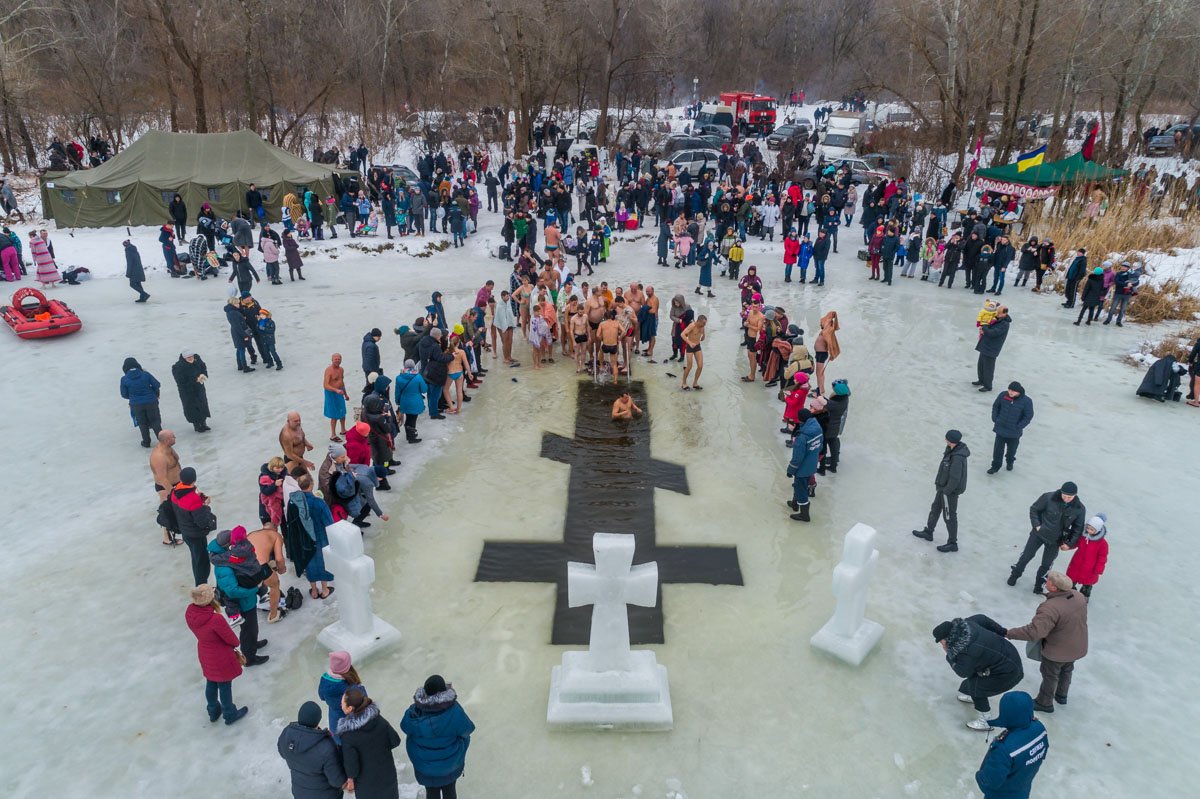 Нырнуть решились многие