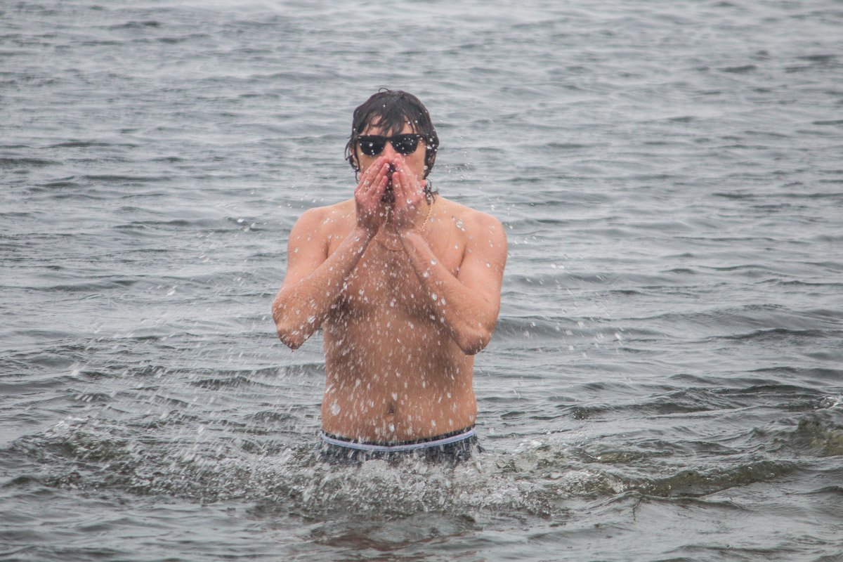 Слишком крут, чтобы бояться ледяной проруби Слишком крут, чтобы бояться ледяной проруби