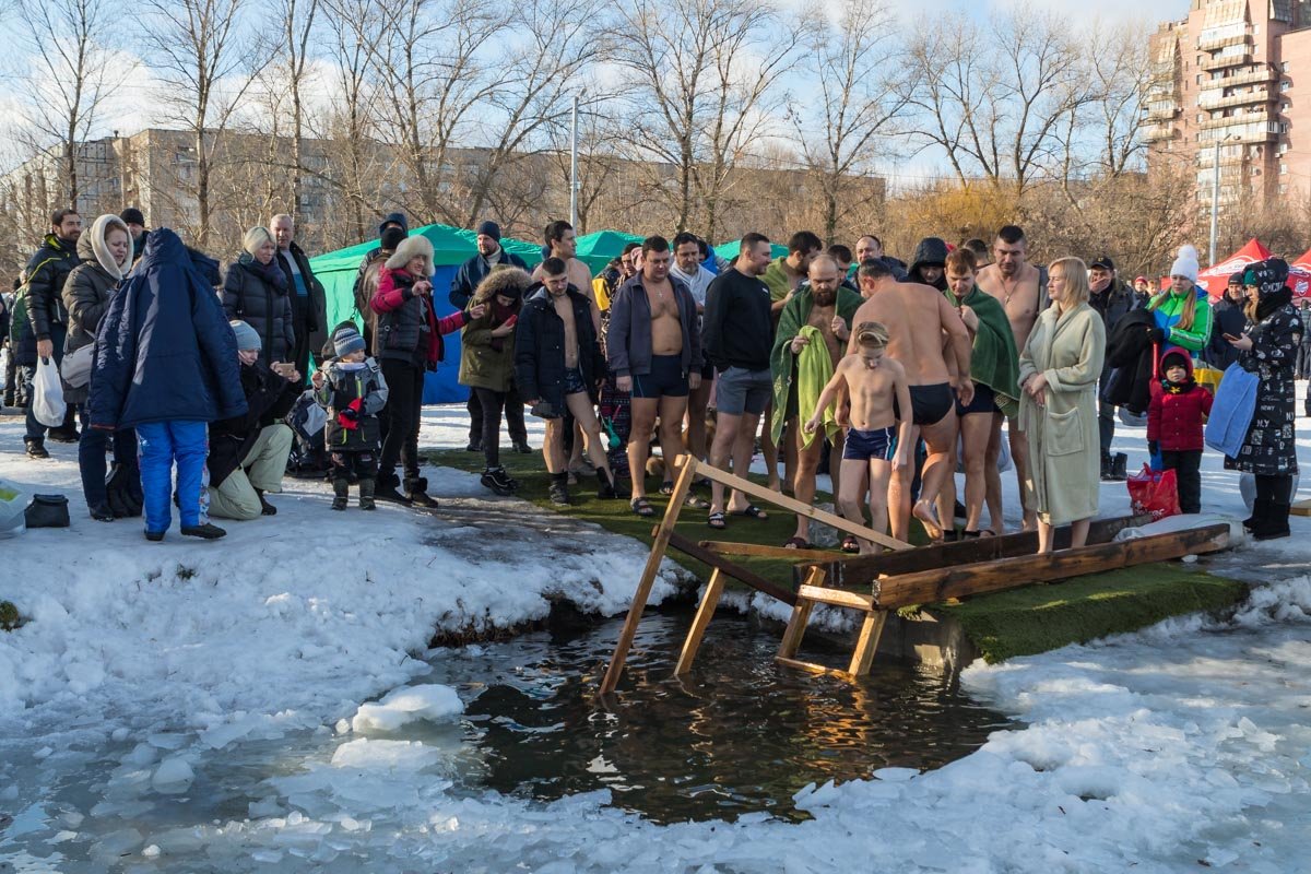 Купания на карьере на Красном Камне Купания на карьере на Красном Камне