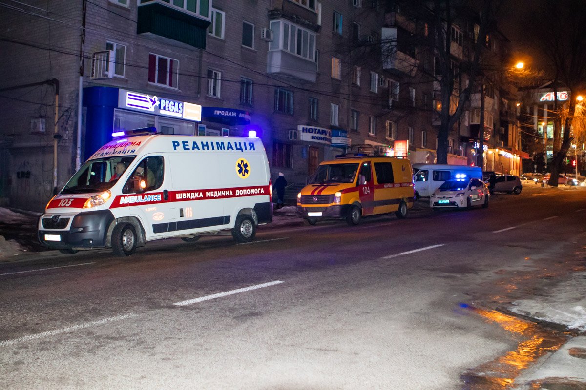 На месте работают патрульные, медики и несколько единиц пожарно-спасательной техники На месте работают патрульные, медики и несколько единиц пожарно-спасательной техники