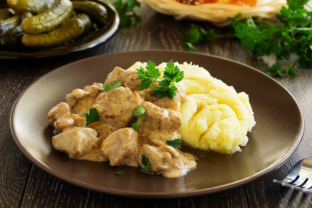 Полезные и вкусные рецепты: как приготовить бефстроганов из говяжьей вырезки