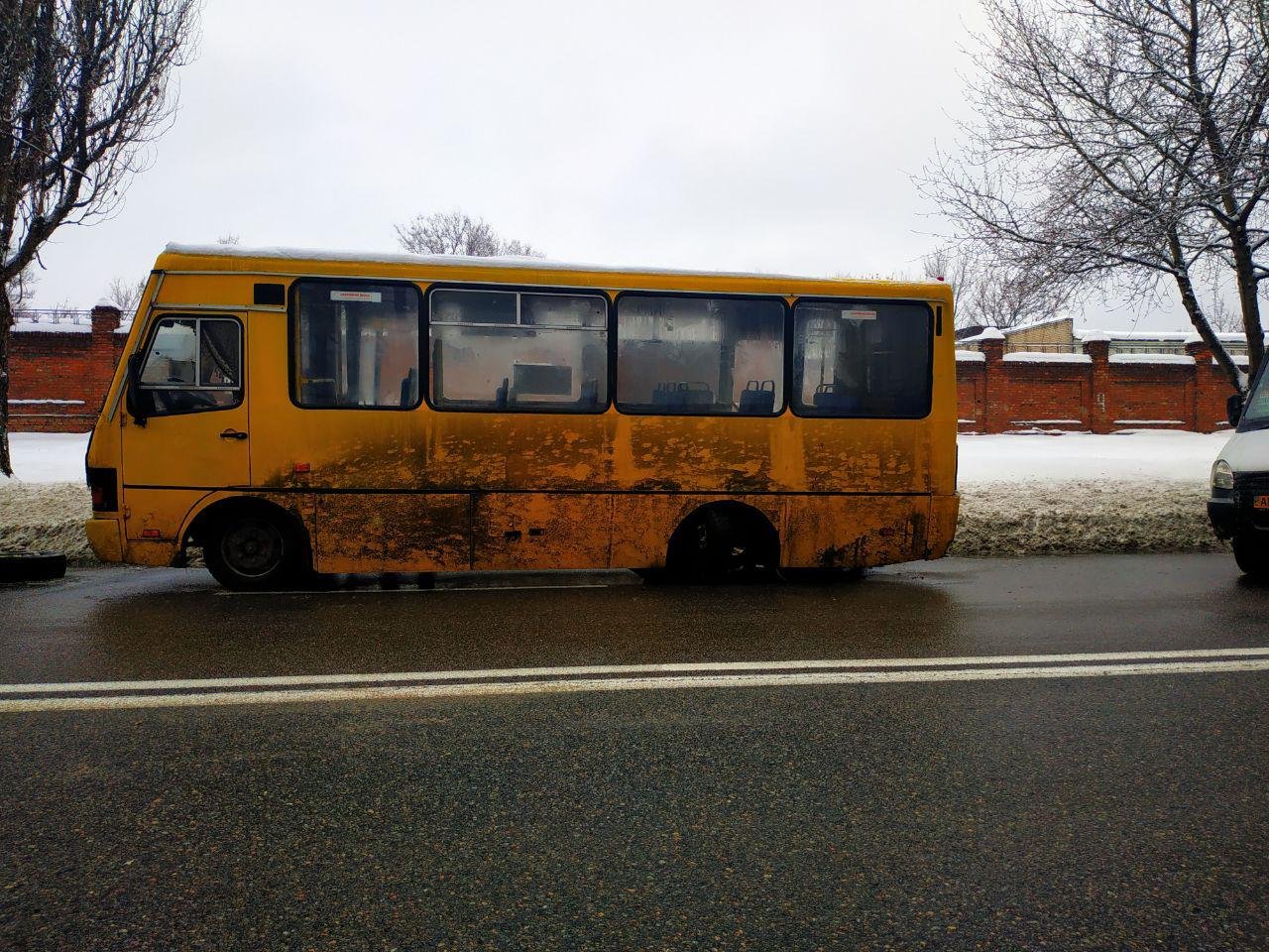 На Криворожской маршрутка потеряла колесо