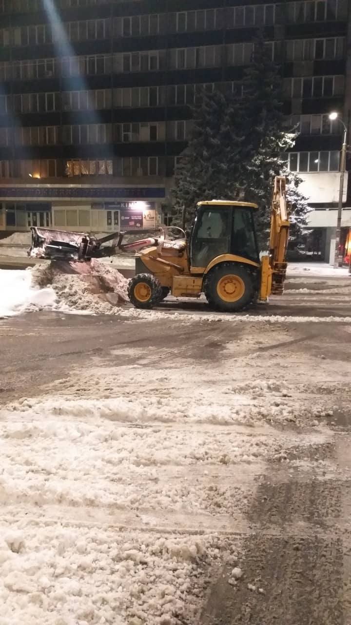 На дороги выехали 80 единиц спецтехники