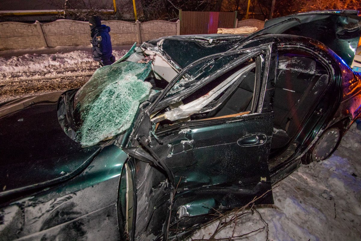 Машина получила серьезные повреждения Машина получила серьезные повреждения