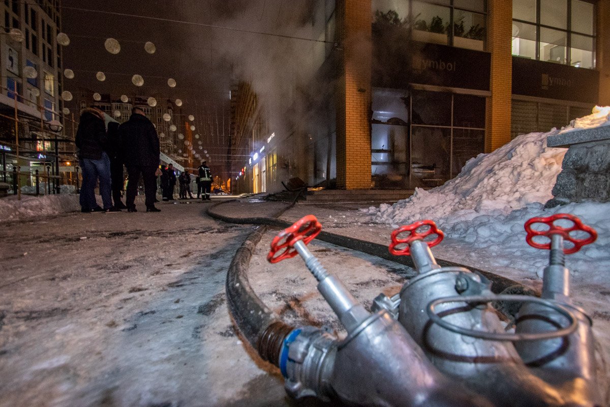 На место происшествия прибыли несколько экипажей патрульной полиции На место происшествия прибыли несколько экипажей патрульной полиции