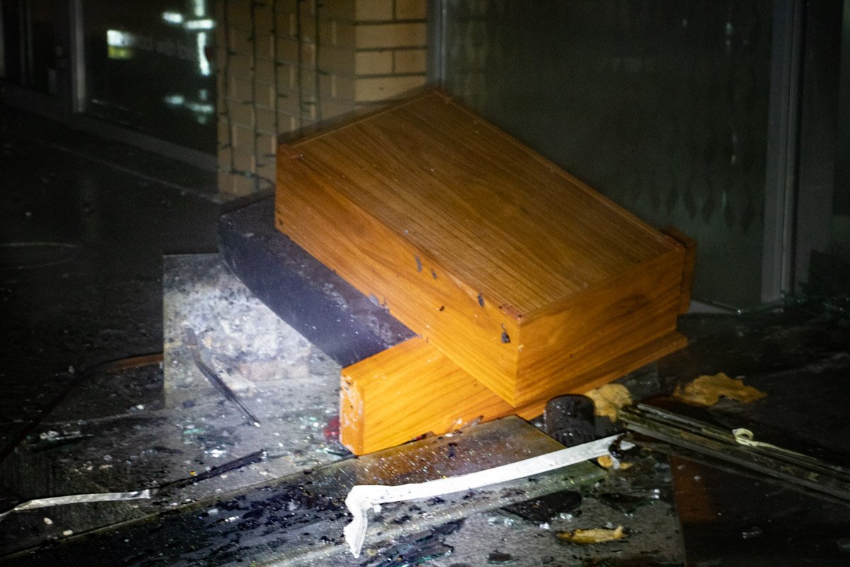 Позже стало известно, что преступники убежали в сторону улицы Исполкомовской Позже стало известно, что преступники убежали в сторону улицы Исполкомовской