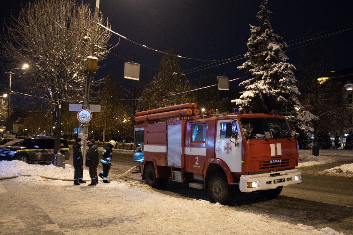 На месте работают полицейские, спасатели и следователи  На месте работают полицейские, спасатели и следователи