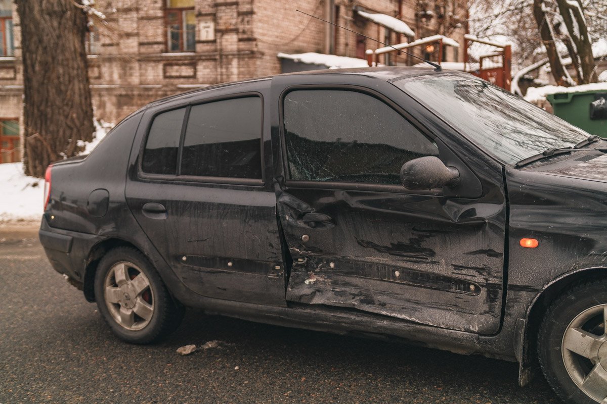 Мужчины решили вопрос мирно и "разошлись" по европротоколу Мужчины решили вопрос мирно и "разошлись" по европротоколу
