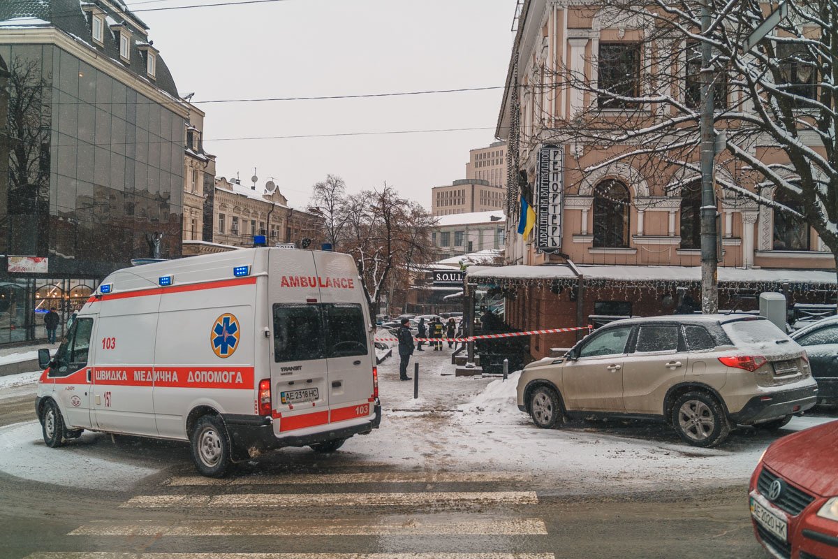 На данный момент на месте работают патрульные, спасатели и медики