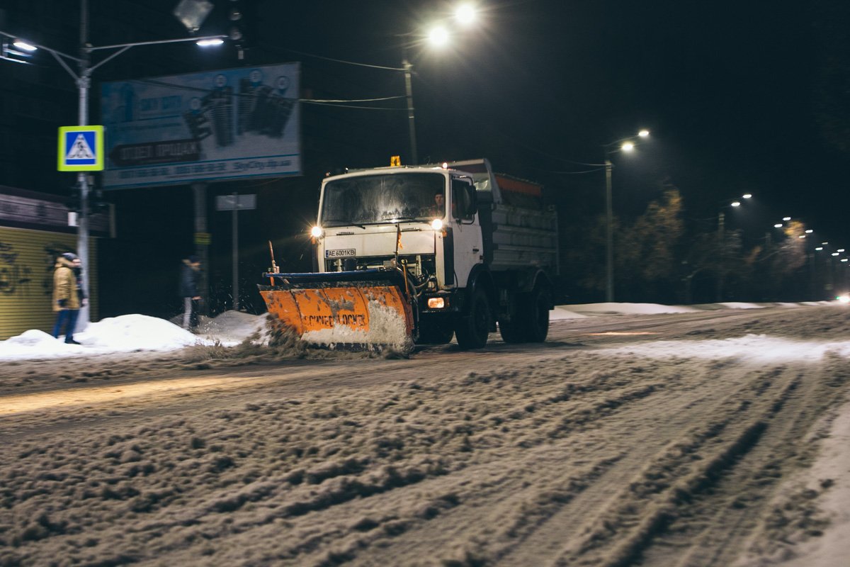 Коммунальщики храбро борются со стихией Коммунальщики храбро борются со стихией