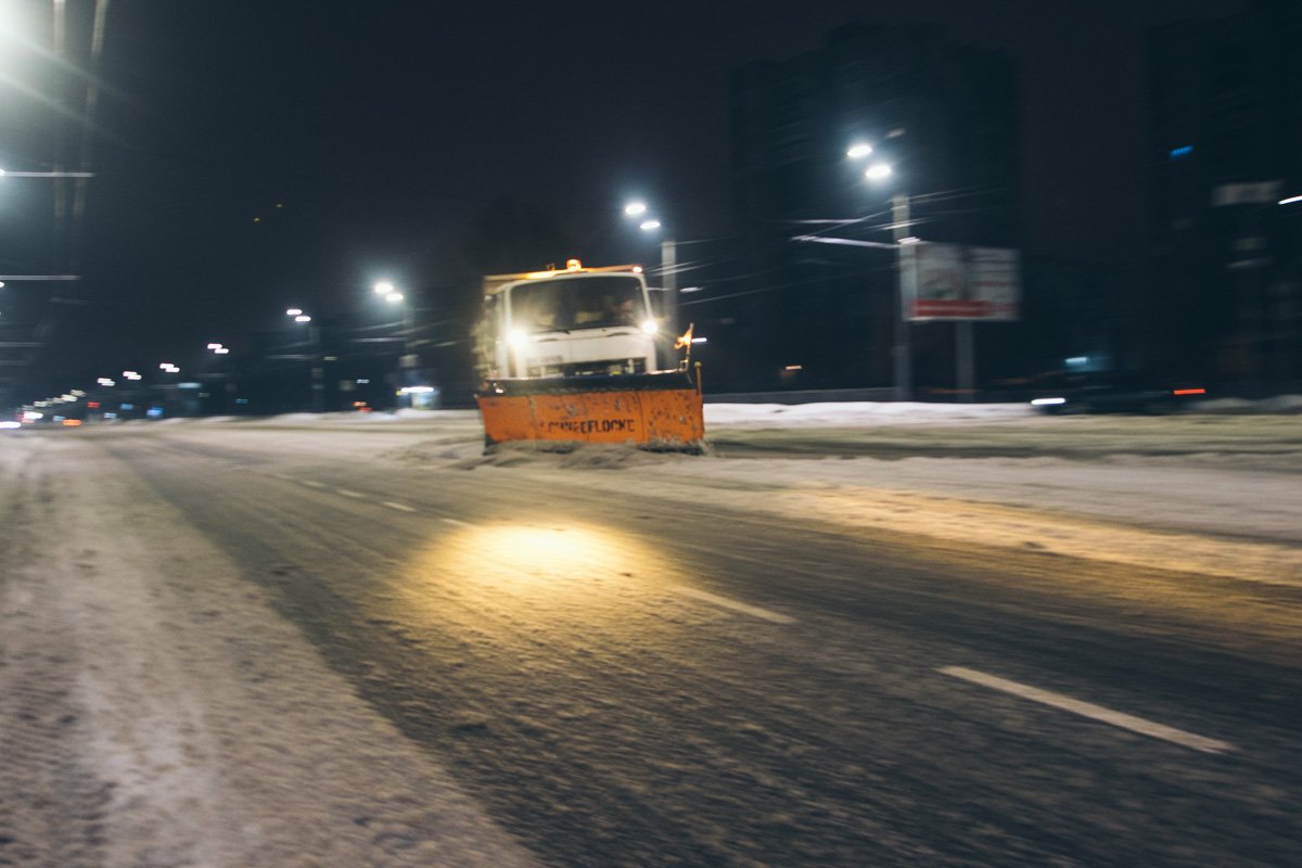 Сотни коммунальщиков не спят, чтобы завтра все спокойно добрались по делам Сотни коммунальщиков не спят, чтобы завтра все спокойно добрались по делам
