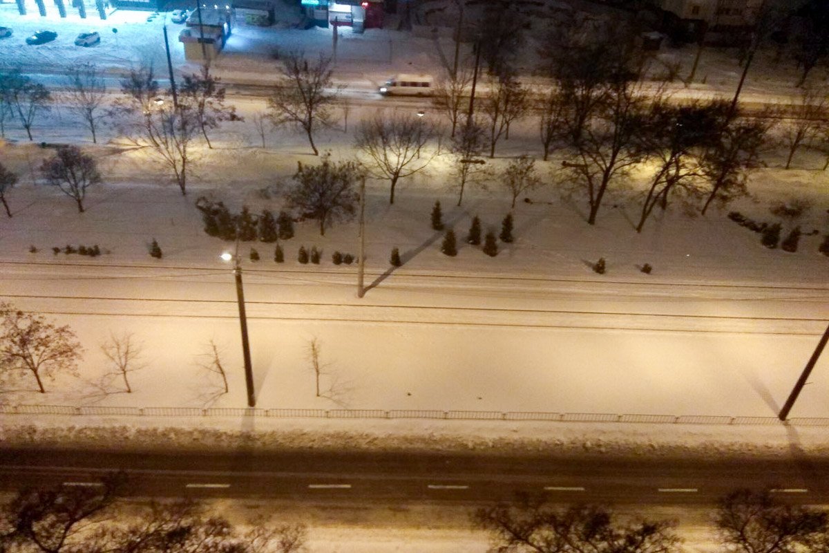 Проспект Мира начали убирать еще вечером Проспект Мира начали убирать еще вечером