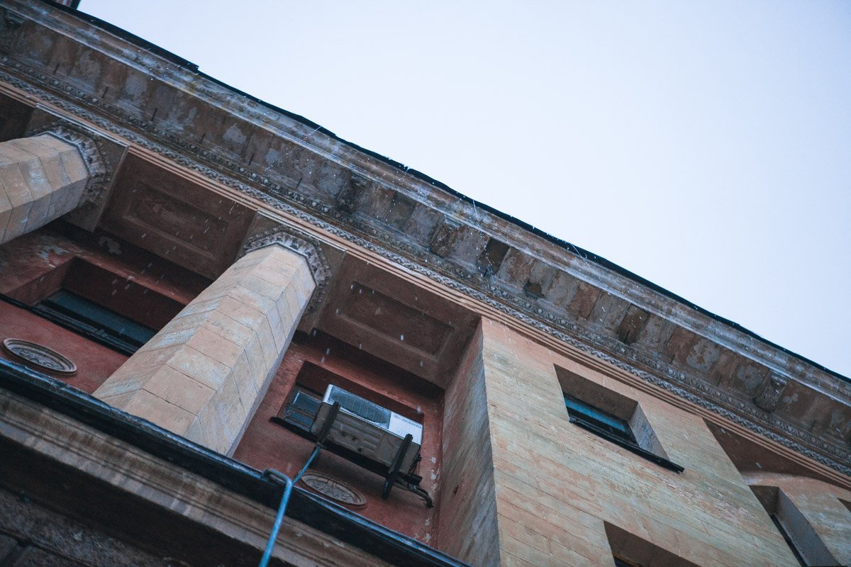 Вода готова приложить максимум усилий, чтобы попасть вам за шиворот